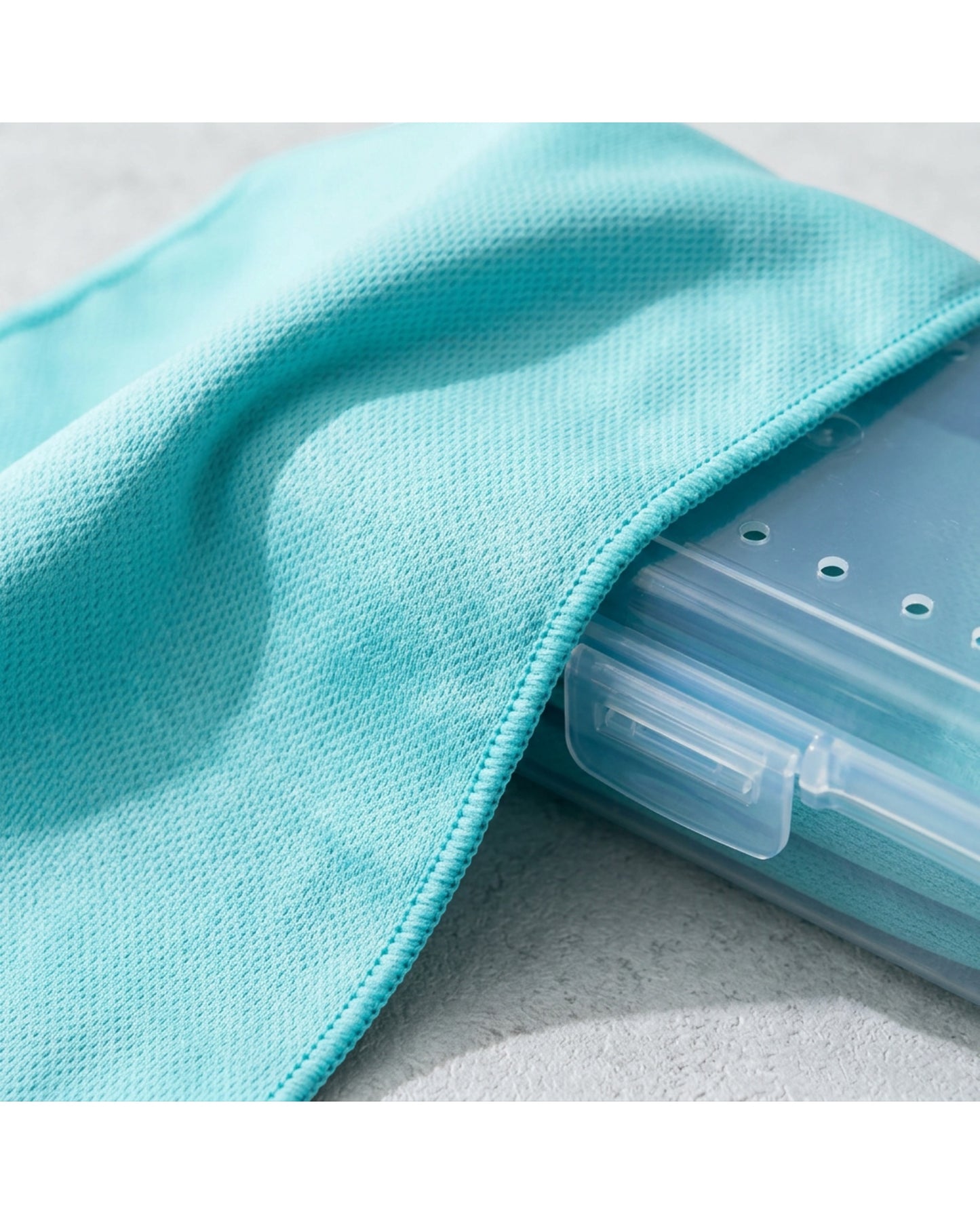 Glea Cooling Sports Towel Aqua 12 x 40 in with Case